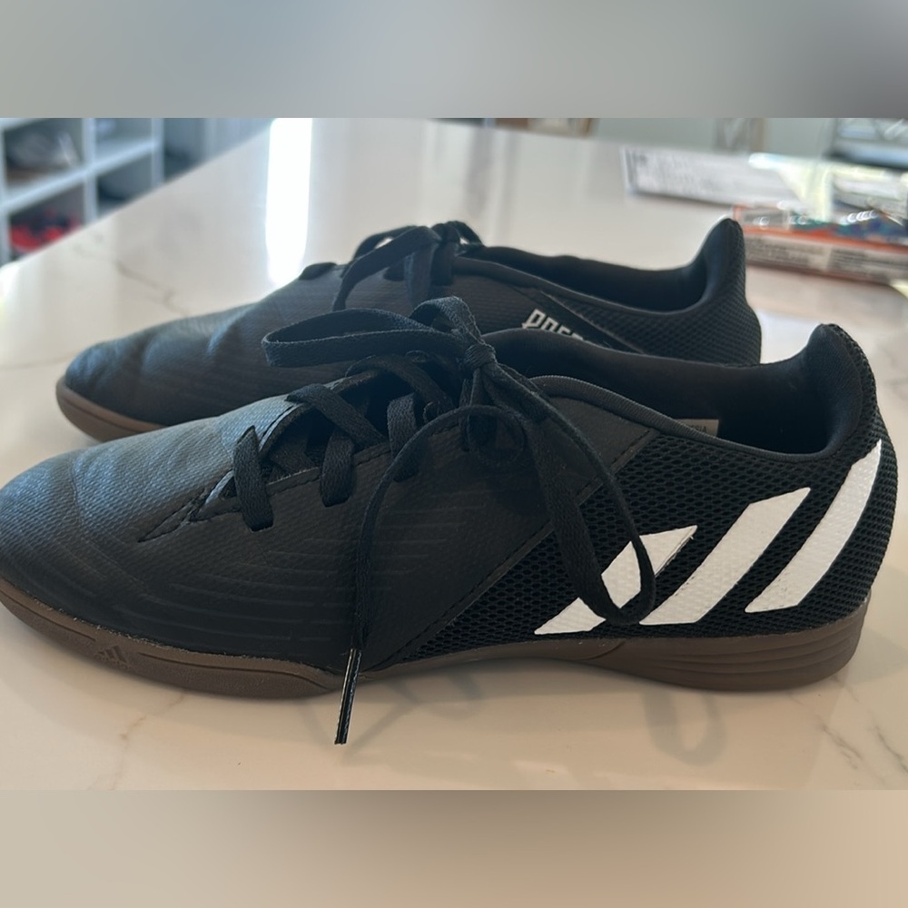 Adidas kids size 3 indoor soccer shoes
